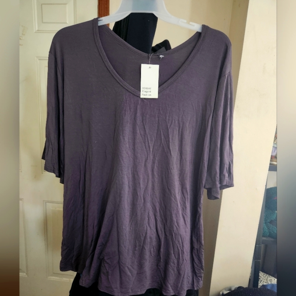 Women's 2x shirt.